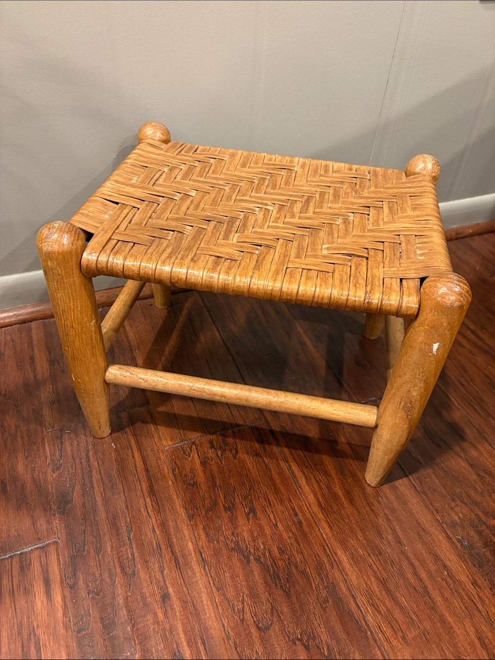 VTG Rustic Wood Footstool w/ Hand Woven Seat Primitive Shaker Style Small Bench - Picture 4 of 6